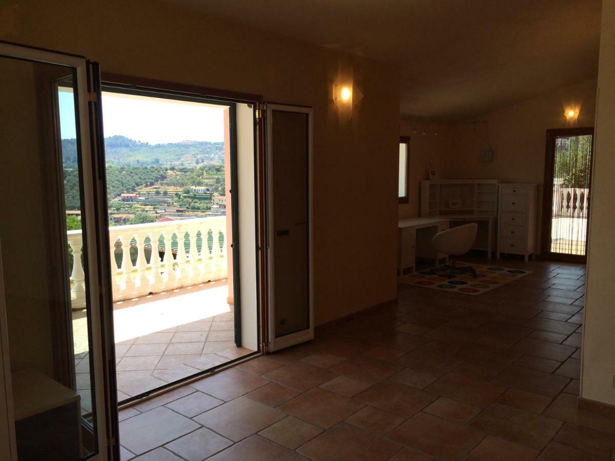 Villa Con Piscina A Imperia, Italy Exterior photo